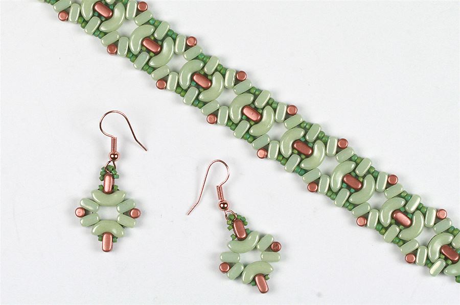 Arcos and Minos Bracelet and Earrings in chalk green and copper - Creative 