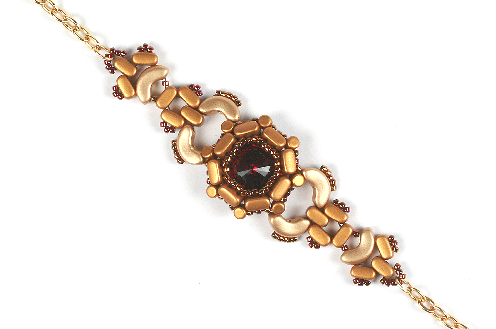 Swarovski rivoli with Arcos, Minos and Ios par Puca beads